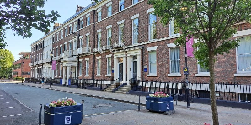 Liverpool Üniversitesi