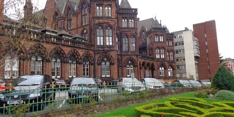 Leeds Üniversitesi