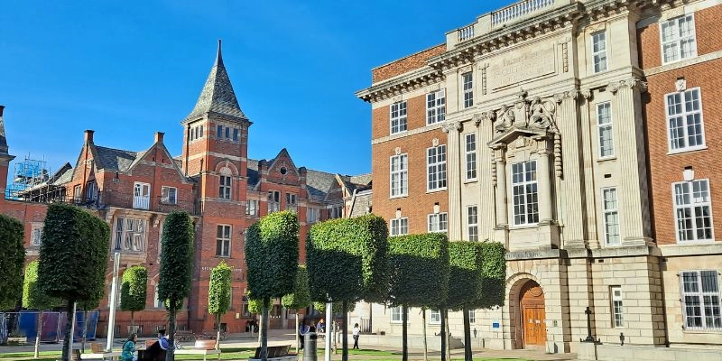 Liverpool Üniversitesi