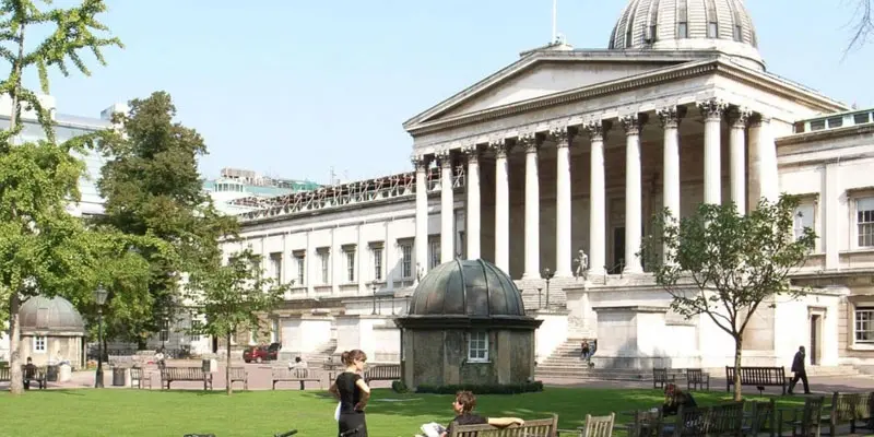 Londra Üniversitesi Akademisi