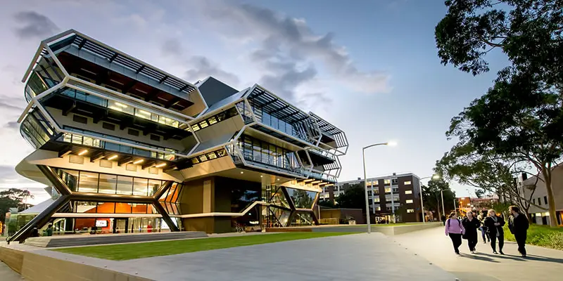 Monash Üniversitesi