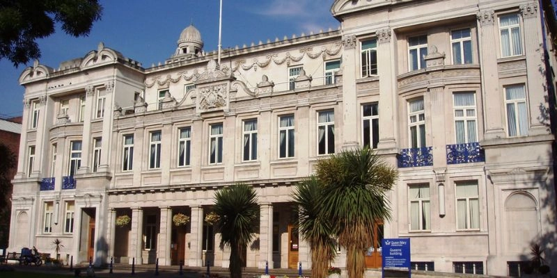 Queen Mary Londra Üniversitesi