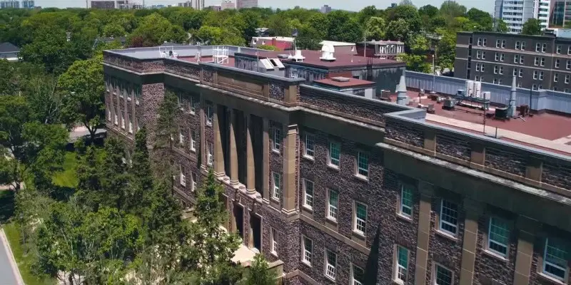 Dalhousie Üniversitesi