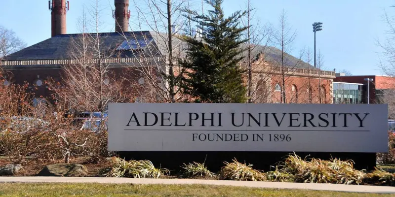 Adelphi Üniversitesi