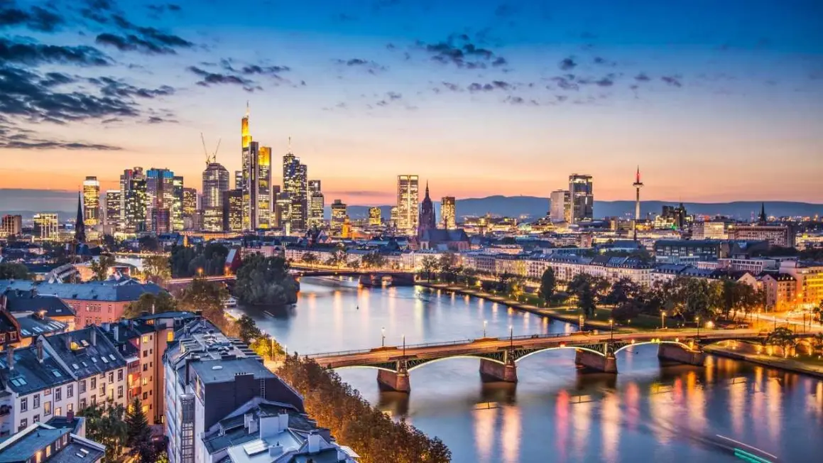 Almanya Frankfurt şehrinde en iyi üniversiteler için danışmanlık hizmetimizden yararlanın!