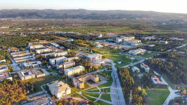 Yurtdışında Üniversite Okumak, yurt dışında üniversite danışmanlığı için bizimle iletişime geçebilirsiniz.