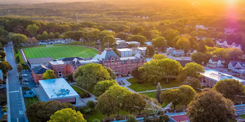 Dean College