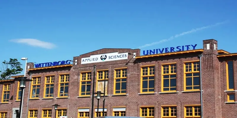 Hollanda'nın en iyi özel üniversitesi olan Wittenborg University of Applied Sciences hakkında danışmanlarımızdan detaylı bilgi alabilirsiniz