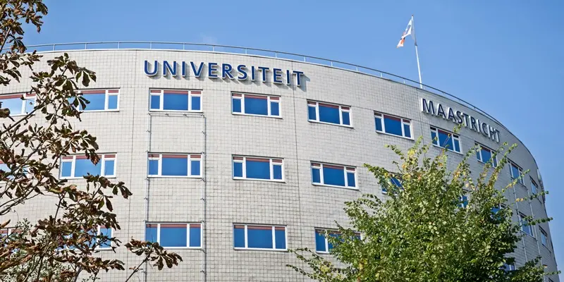Maastricht University (UM)