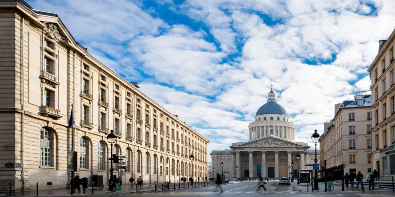 Fransa'nın en iyi devlet üniversitesi Université Paris 1 Panthéon-Sorbonne hakkında daha fazla bilgi alın