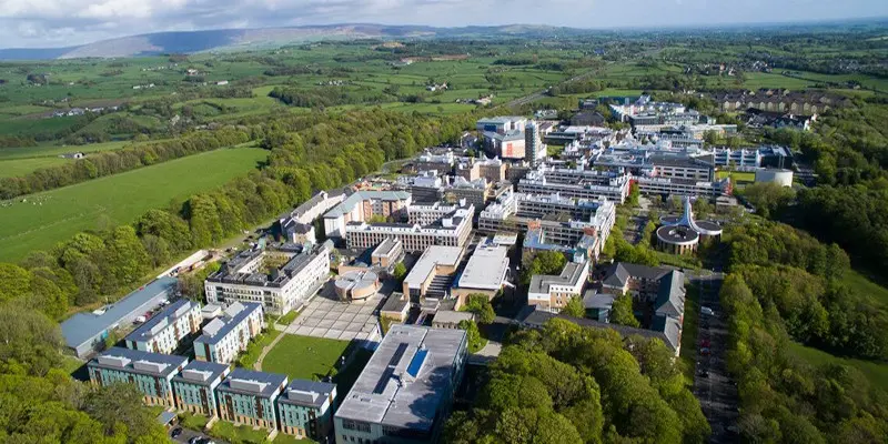 İngiltere'nin en iyi devlet üniversitesi Lancaster University hakkında daha fazla bilgi alın