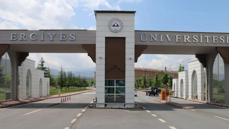 Yurtdışında Üniversite Okumak, yurt dışında üniversite danışmanlığı için bizimle iletişime geçebilirsiniz.